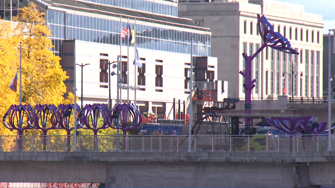 Rochester’s Sister Cities Bridge gets a new floral sculpture above the Genesee River — WHEC News10NBC (Rochester)